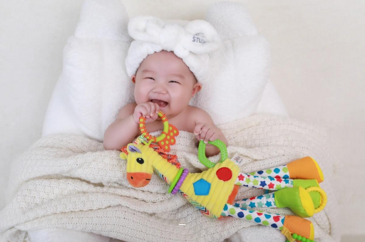 神农架三个月宝宝正确抱姿